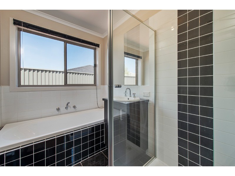 60 Tyndall Street, Cranbourne East VIC 3977