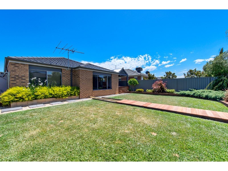 60 Tyndall Street, Cranbourne East VIC 3977
