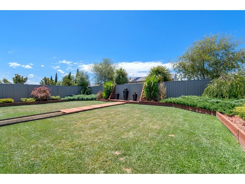60 Tyndall Street, Cranbourne East VIC 3977