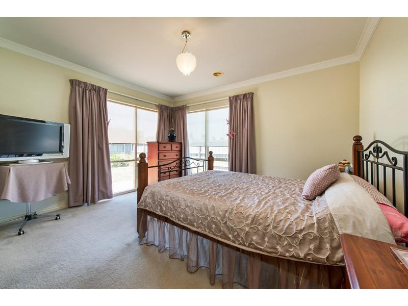 46 Berwick Springs Promenade, Narre Warren South VIC 3805