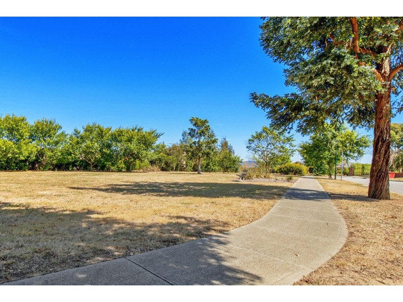 46 Berwick Springs Promenade, Narre Warren South VIC 3805