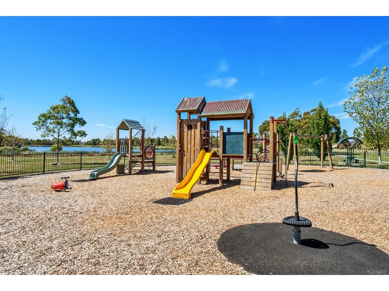 46 Berwick Springs Promenade, Narre Warren South VIC 3805