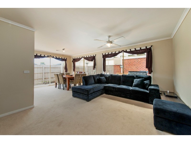 31 Bates Street, Cranbourne West VIC 3977