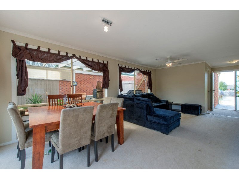 31 Bates Street, Cranbourne West VIC 3977