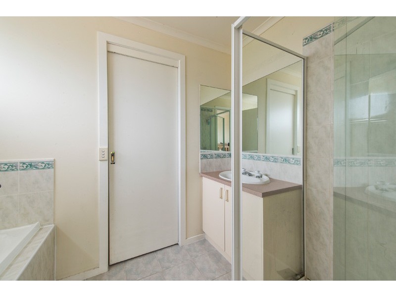 31 Bates Street, Cranbourne West VIC 3977