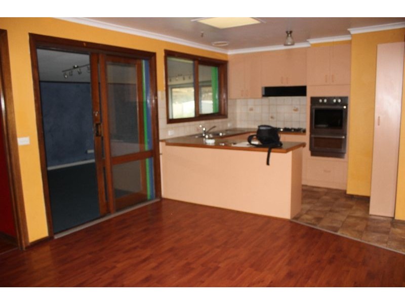 106 Endeavour Drive, Cranbourne North VIC 3977