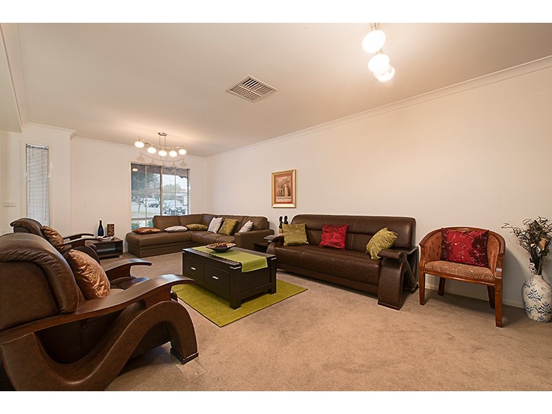 27 Napier Way, Narre Warren South VIC 3805