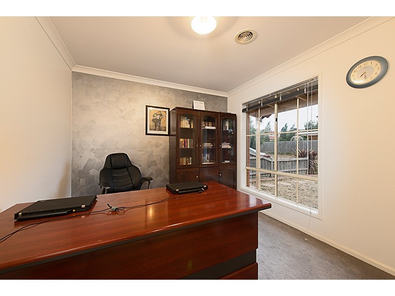 27 Napier Way, Narre Warren South VIC 3805