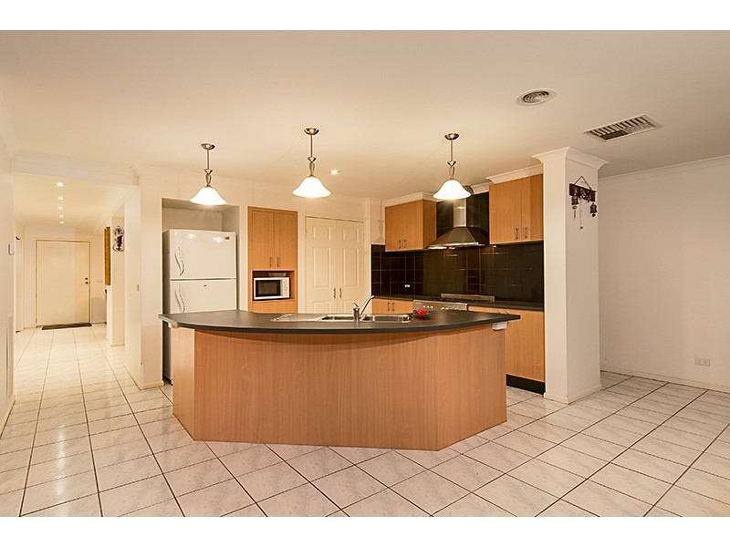 27 Napier Way, Narre Warren South VIC 3805