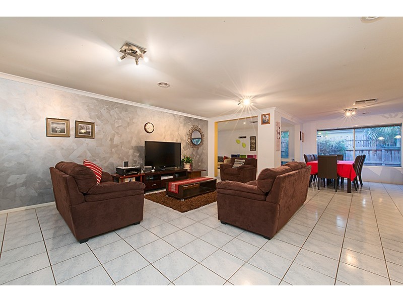 27 Napier Way, Narre Warren South VIC 3805