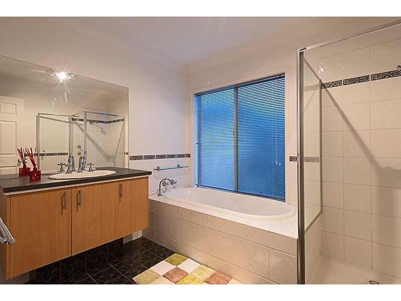 27 Napier Way, Narre Warren South VIC 3805