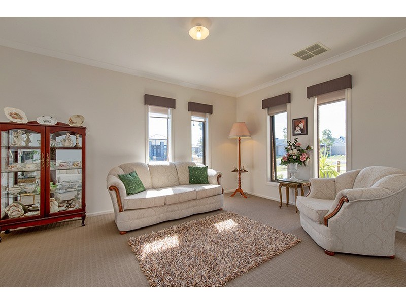 2 Agathis Alley, Cranbourne North VIC 3977