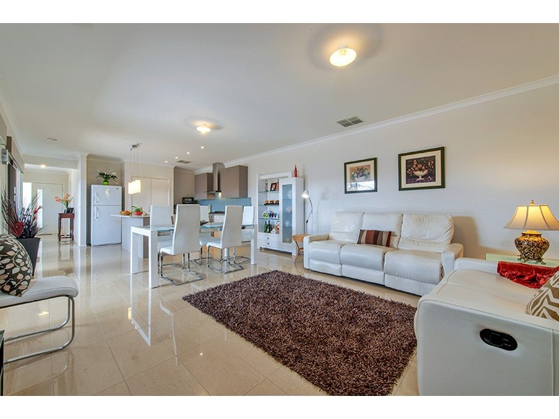 2 Agathis Alley, Cranbourne North VIC 3977