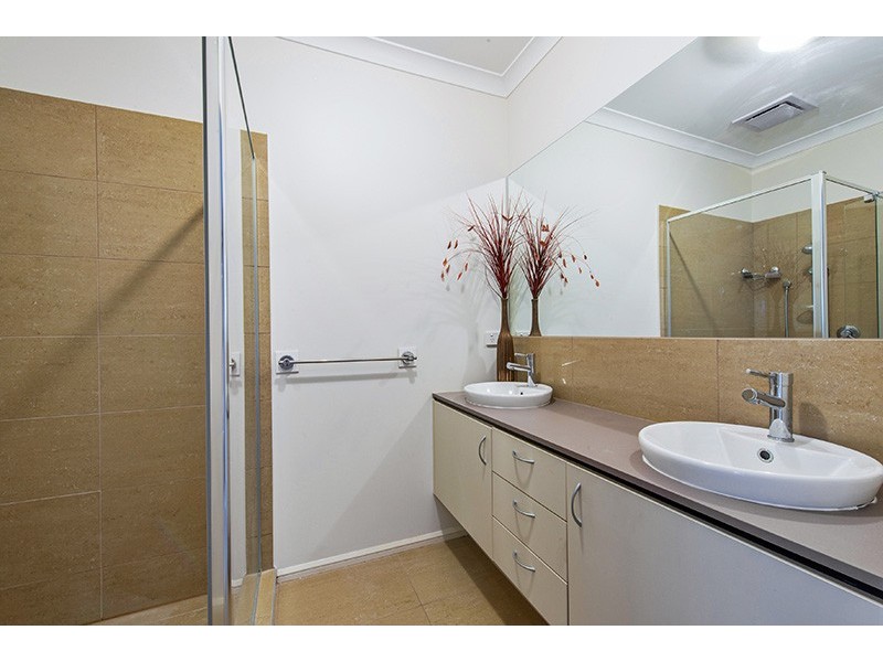 2 Agathis Alley, Cranbourne North VIC 3977