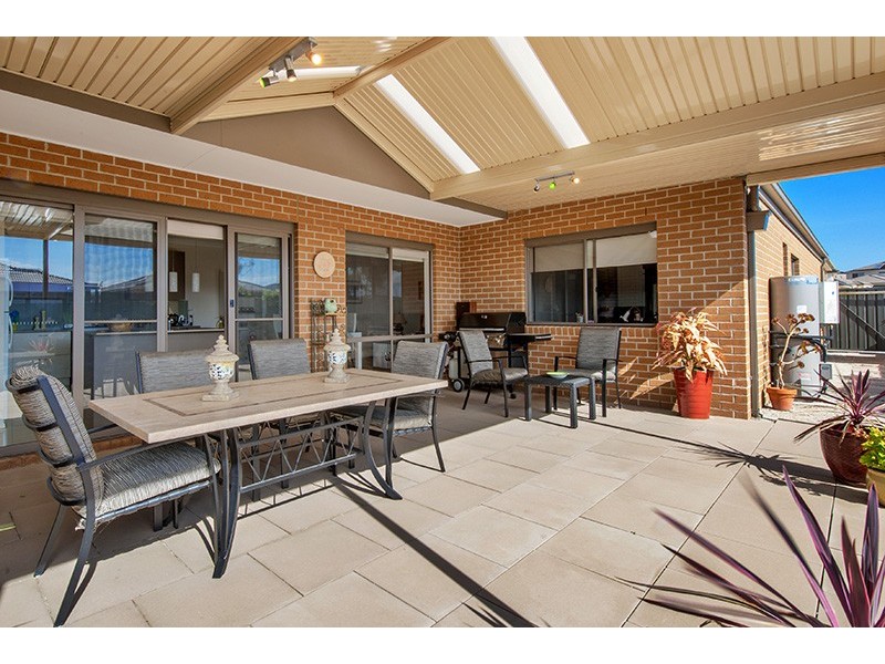 2 Agathis Alley, Cranbourne North VIC 3977