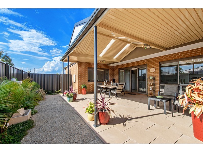 2 Agathis Alley, Cranbourne North VIC 3977