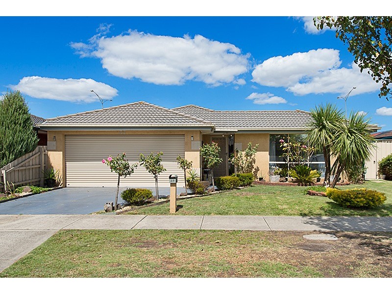 37 Trafalgar Way, Cranbourne East VIC 3977