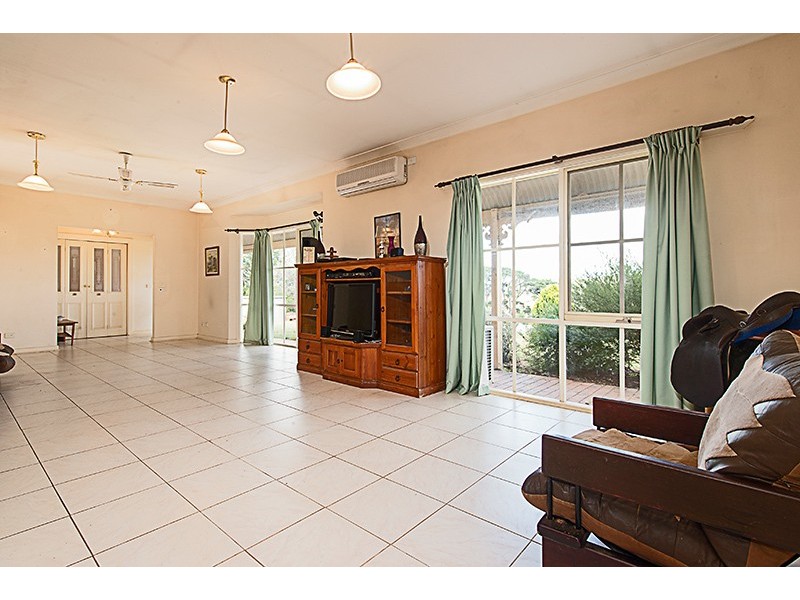 260 Army Road, Pakenham VIC 3810