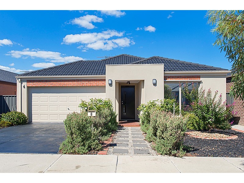 8 Aldous Place, Cranbourne North VIC 3977