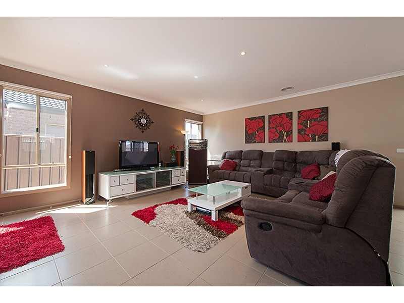 8 Aldous Place, Cranbourne North VIC 3977