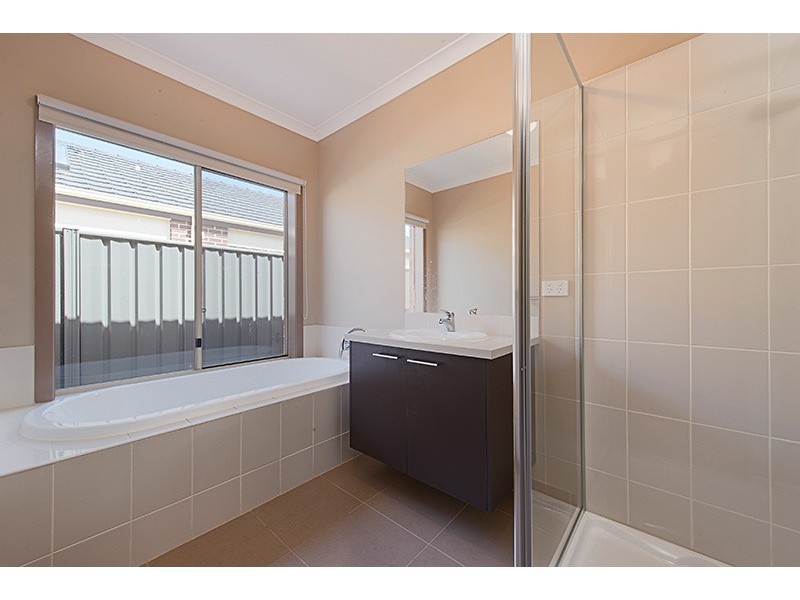 8 Aldous Place, Cranbourne North VIC 3977