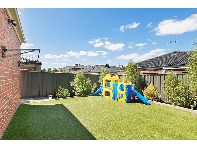 8 Aldous Place, Cranbourne North VIC 3977
