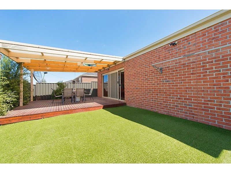 8 Aldous Place, Cranbourne North VIC 3977