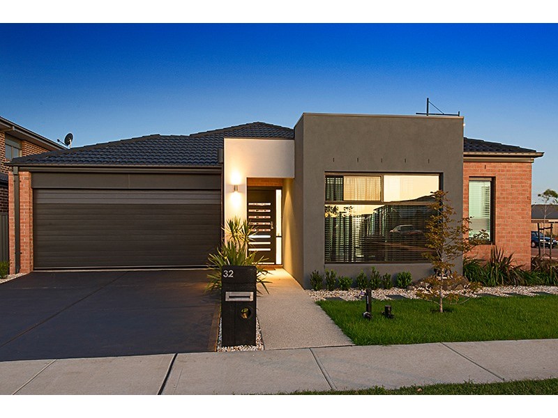 32 Charlock Drive, Cranbourne North VIC 3977