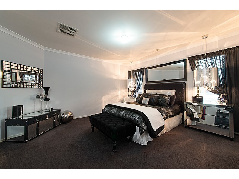 32 Charlock Drive, Cranbourne North VIC 3977