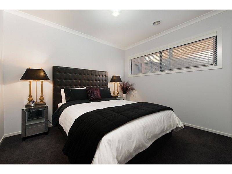 32 Charlock Drive, Cranbourne North VIC 3977