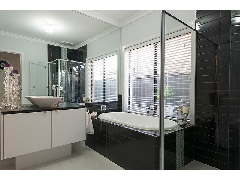 32 Charlock Drive, Cranbourne North VIC 3977