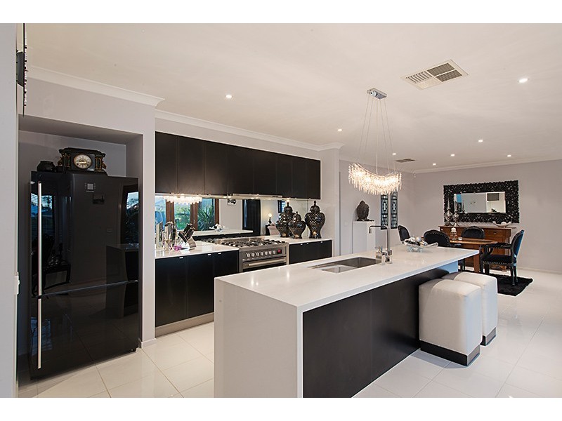 32 Charlock Drive, Cranbourne North VIC 3977