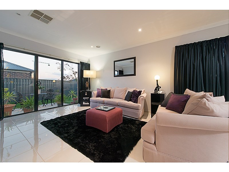 32 Charlock Drive, Cranbourne North VIC 3977