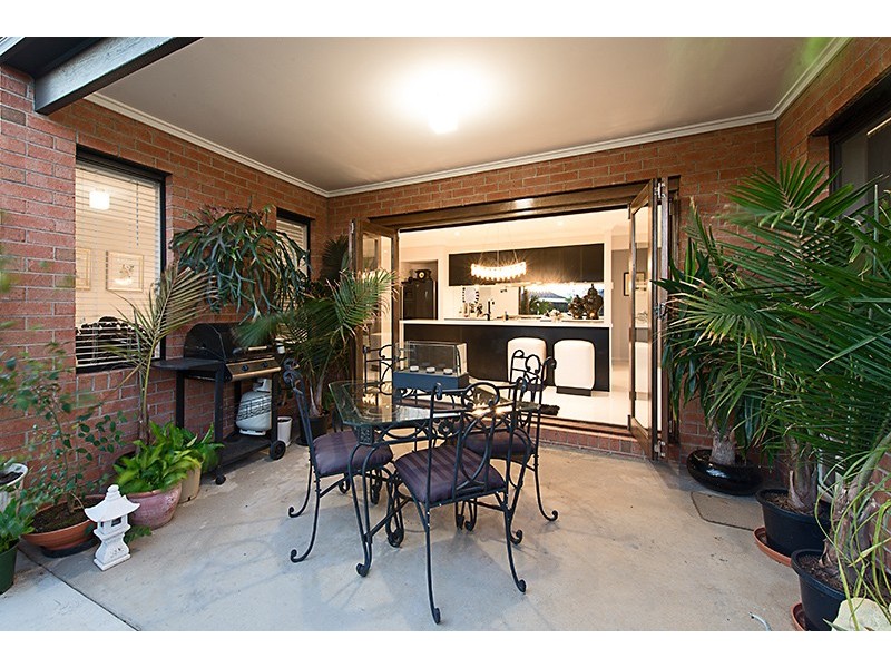 32 Charlock Drive, Cranbourne North VIC 3977