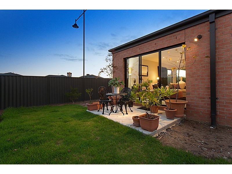 32 Charlock Drive, Cranbourne North VIC 3977