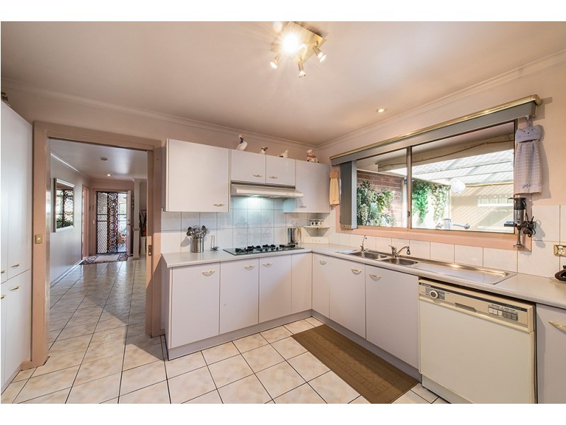 15 Melissa Crt, Hampton Park VIC 3976