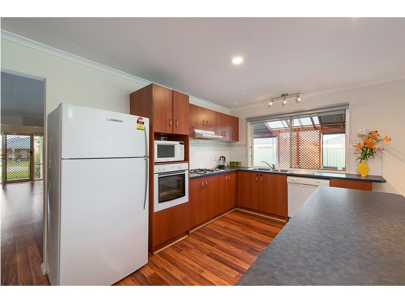 17 Greenock Crt, Cranbourne East VIC 3977