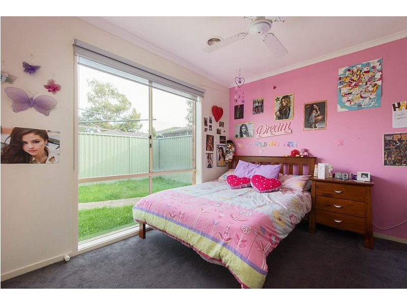 17 Greenock Crt, Cranbourne East VIC 3977