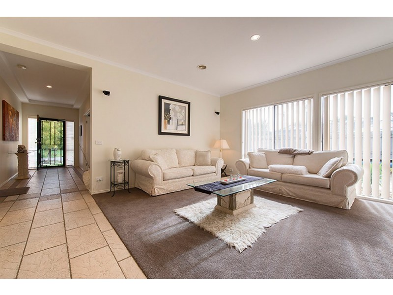 9 Padstow Crt, Narre Warren South VIC 3805