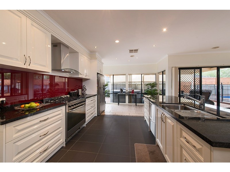 9 Padstow Crt, Narre Warren South VIC 3805