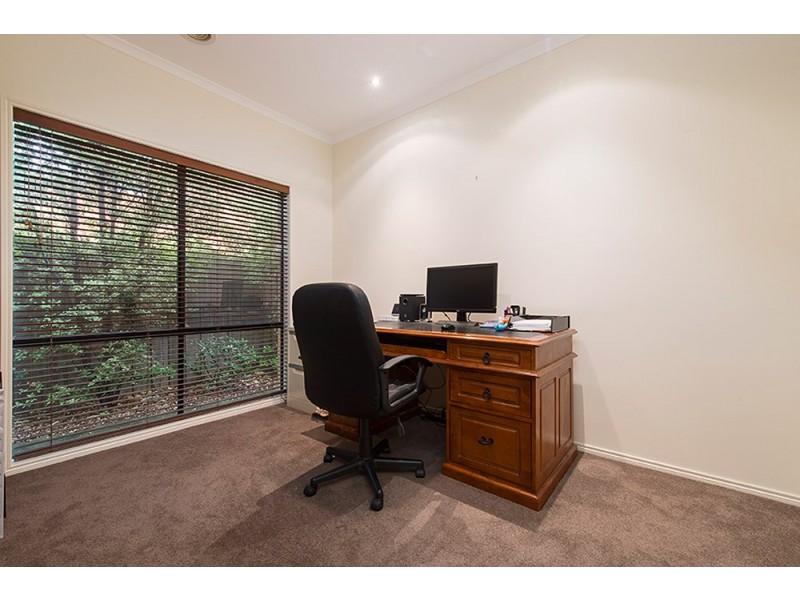 9 Padstow Crt, Narre Warren South VIC 3805