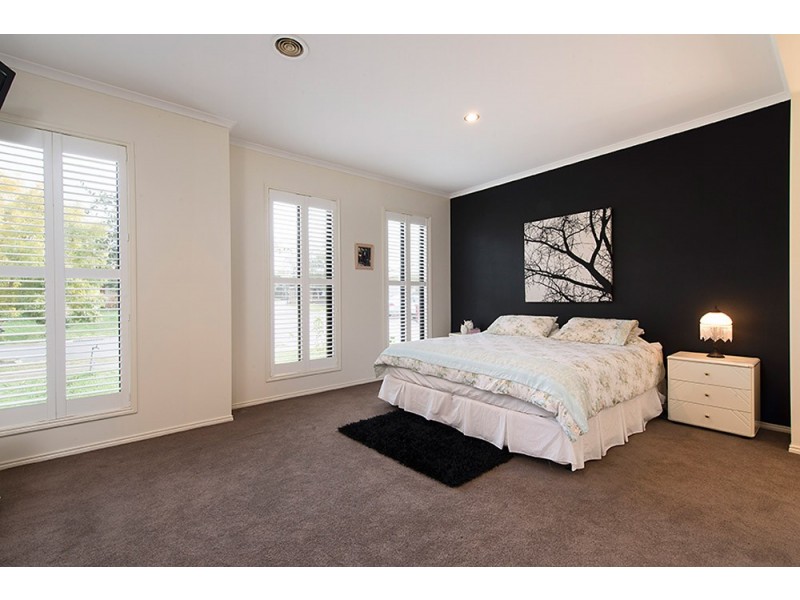 9 Padstow Crt, Narre Warren South VIC 3805