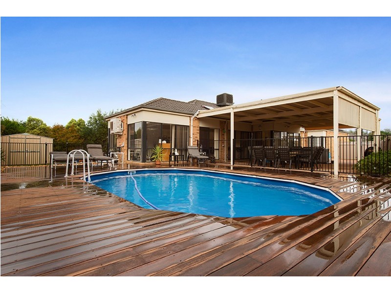 9 Padstow Crt, Narre Warren South VIC 3805