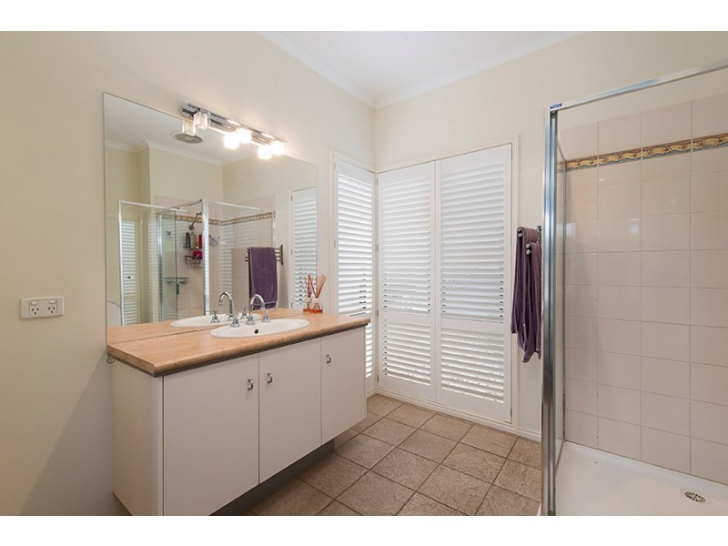 9 Padstow Crt, Narre Warren South VIC 3805