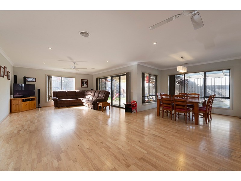 46 Von Nida Drive, Cranbourne North VIC 3977