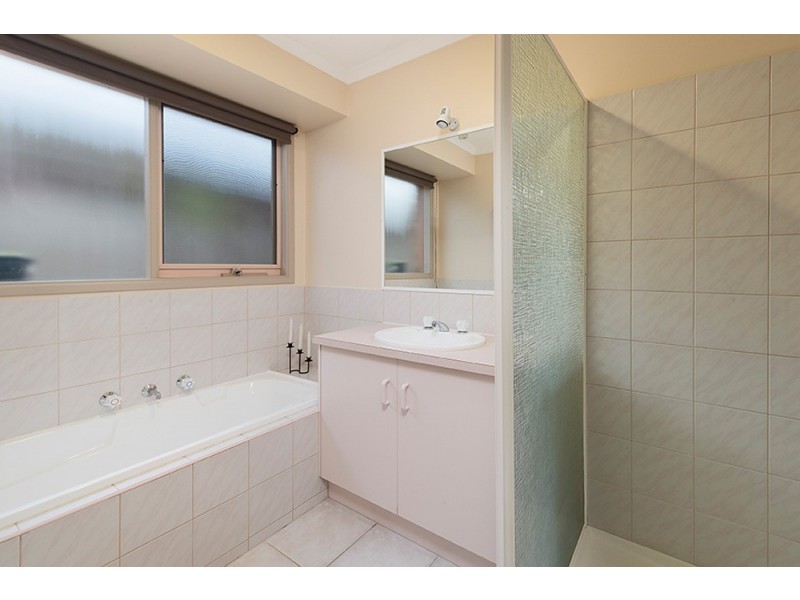 7 Hamilton Drive, Cranbourne North VIC 3977