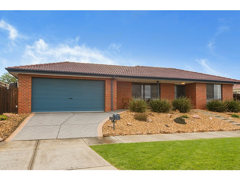 21 Staunton Walk, Cranbourne VIC 3977