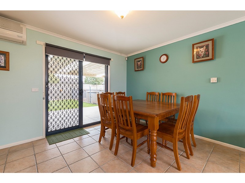 21 Staunton Walk, Cranbourne VIC 3977