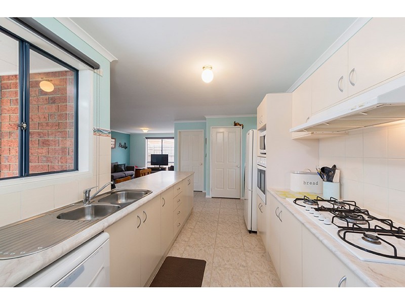 21 Staunton Walk, Cranbourne VIC 3977