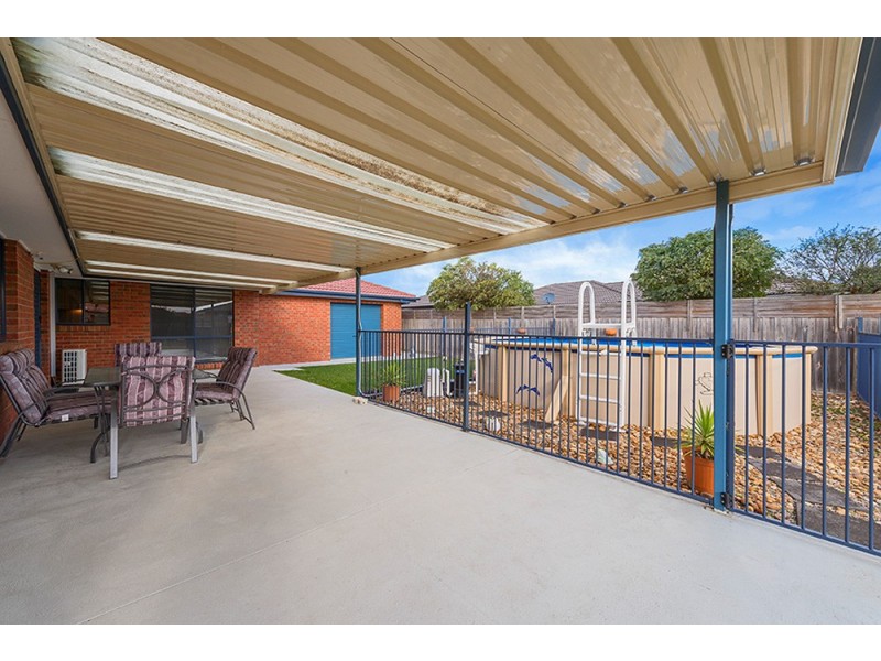 21 Staunton Walk, Cranbourne VIC 3977